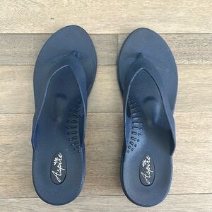Okabashi Aspire Cushion Flip Flop-Thong  Sandals. Size M/L